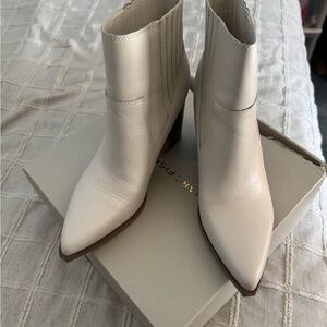 Marc Fisher Leather Bone Colored Booties, Sz 8.5